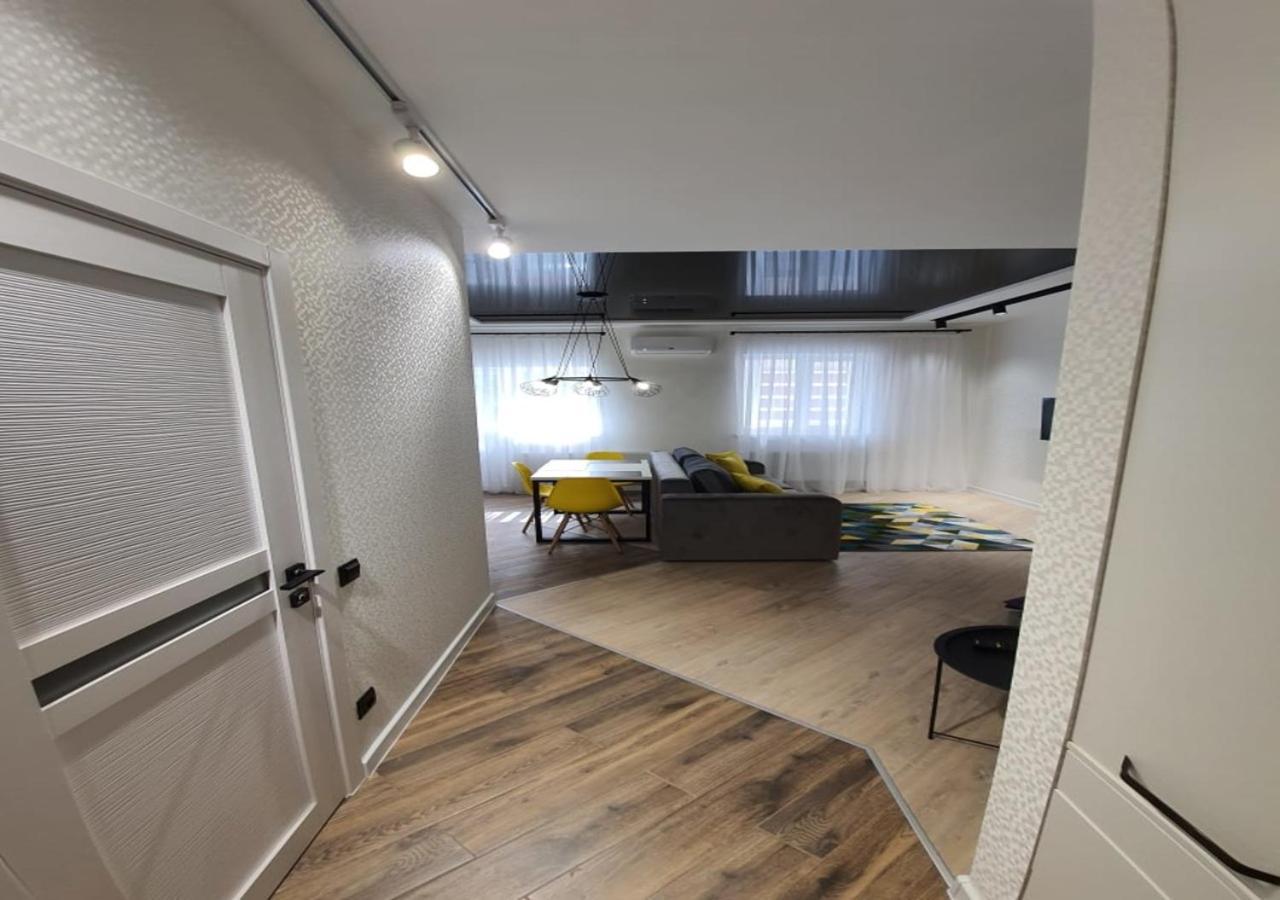 New Lux Apartment 2020 Kharkiv Eksteriør billede