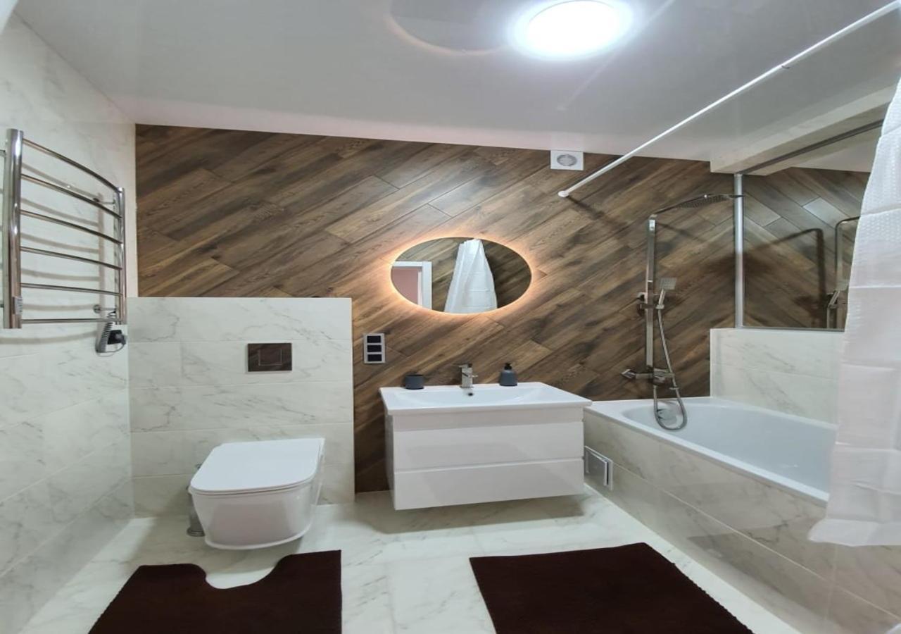 New Lux Apartment 2020 Kharkiv Eksteriør billede